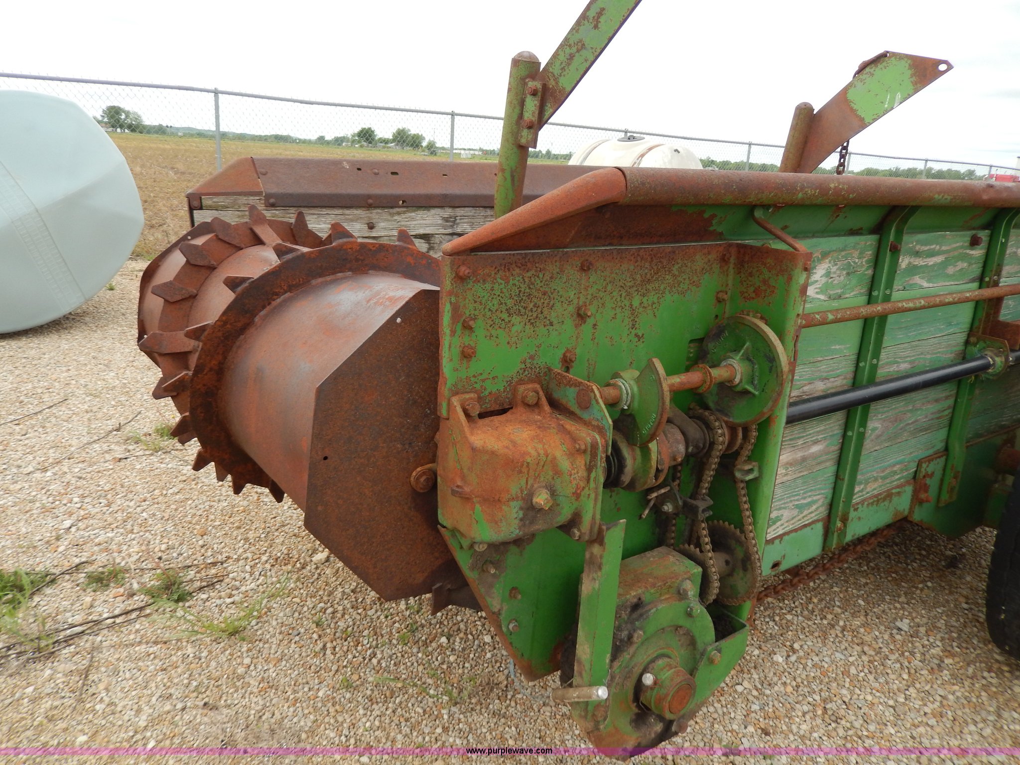 John Deere 54 manure spreader in Wamego, KS Item D8101 sold Purple Wave