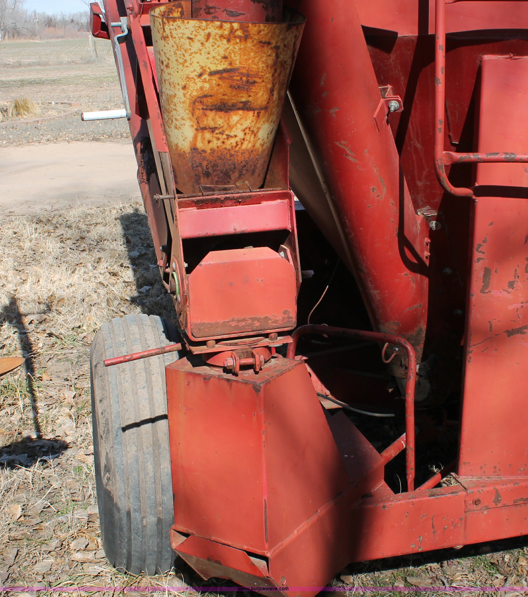 Farmhand 817 grinder mixer in Buhler, KS Item E2598 sold Purple Wave