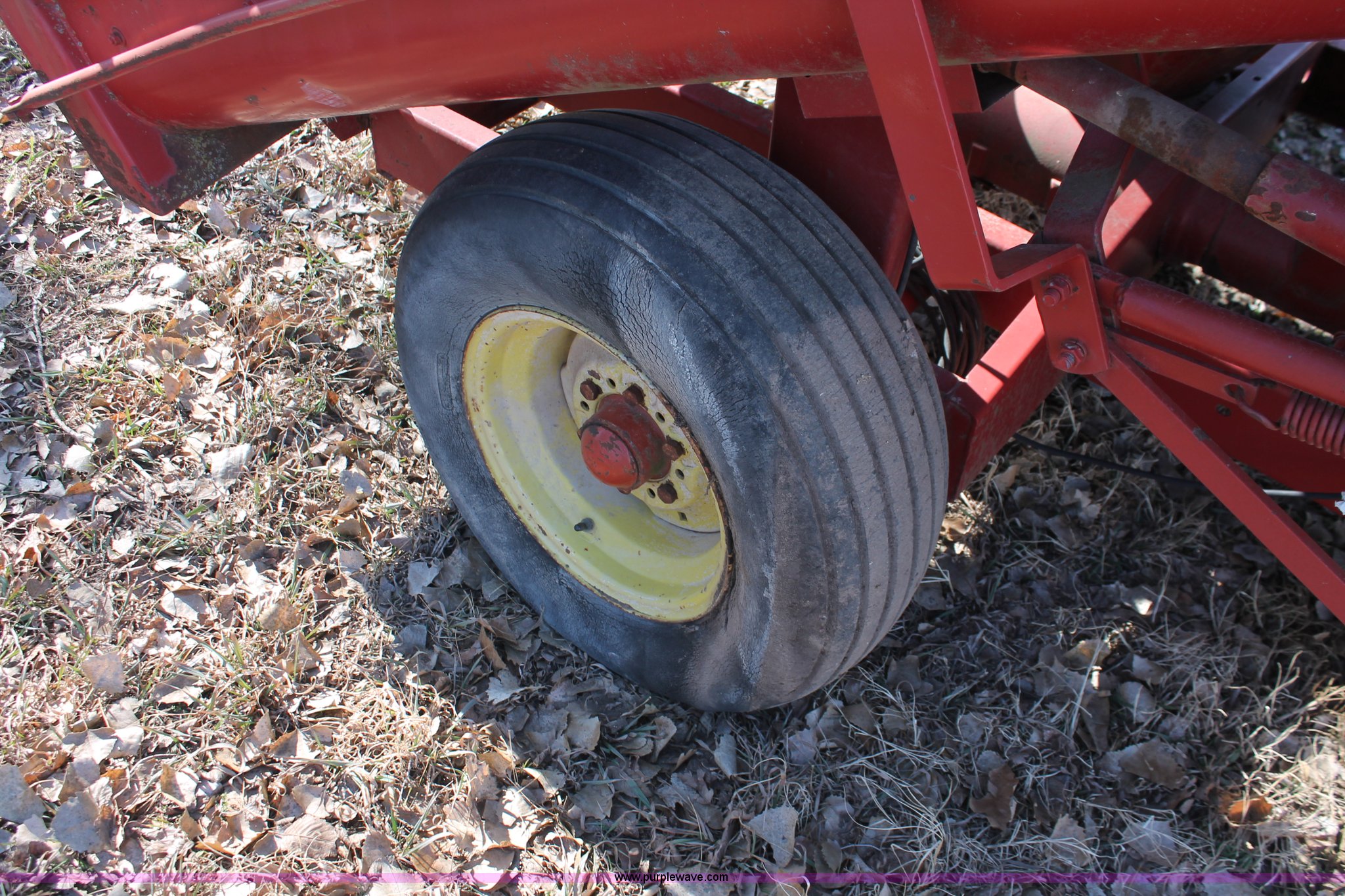 Farmhand 817 grinder mixer in Buhler, KS Item E2598 sold Purple Wave