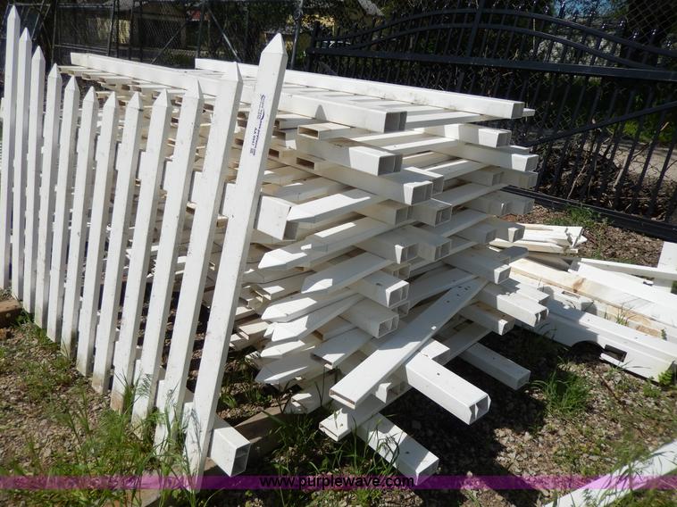 image for item AA9947 Assorted vinyl fence pieces