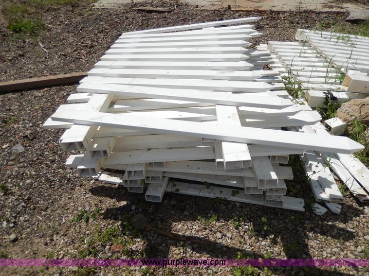 image for item AA9947 Assorted vinyl fence pieces