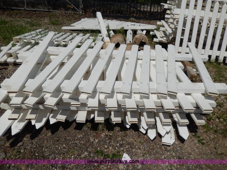 image for item AA9947 Assorted vinyl fence pieces