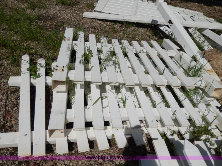 image for item AA9947 Assorted vinyl fence pieces