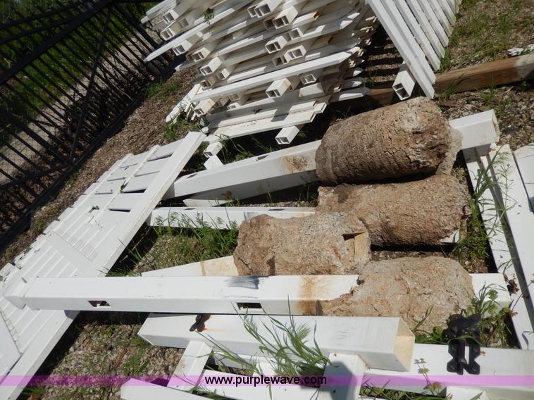 image for item AA9947 Assorted vinyl fence pieces