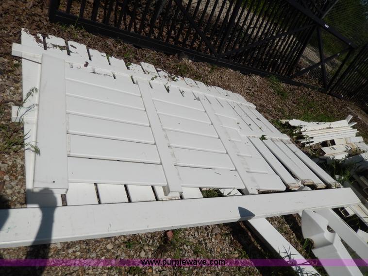 image for item AA9947 Assorted vinyl fence pieces