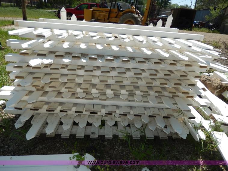 image for item AA9947 Assorted vinyl fence pieces