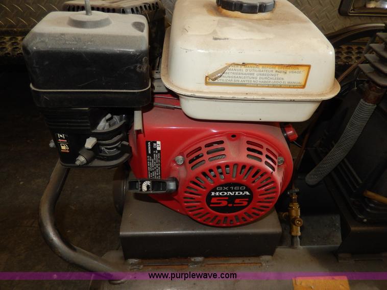 image for item AA9956 Eight gallon air compressor