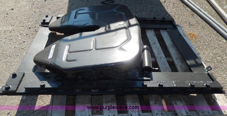image for item AA9958 Fifth wheel hitch