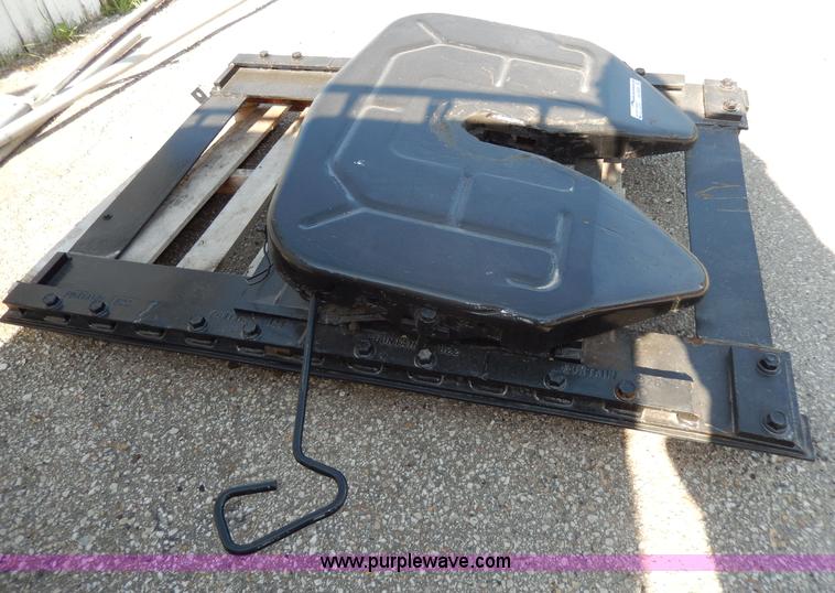 image for item AA9958 Fifth wheel hitch