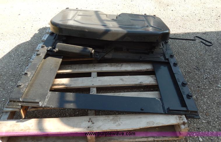 image for item AA9958 Fifth wheel hitch