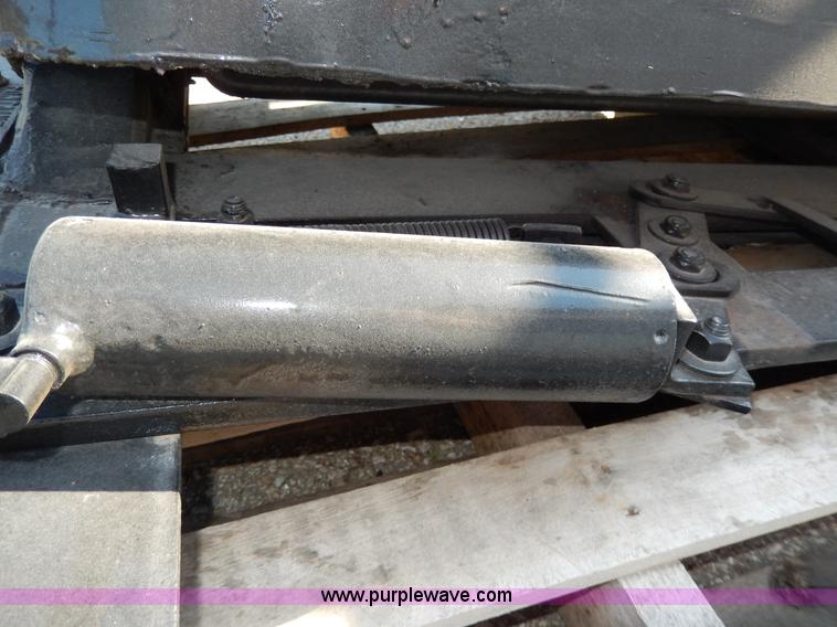 image for item AA9958 Fifth wheel hitch