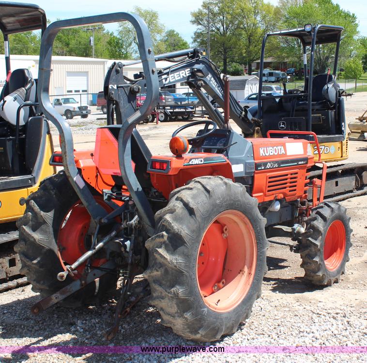 image for item AJ9767 Kubota L3000D MFWD tractor