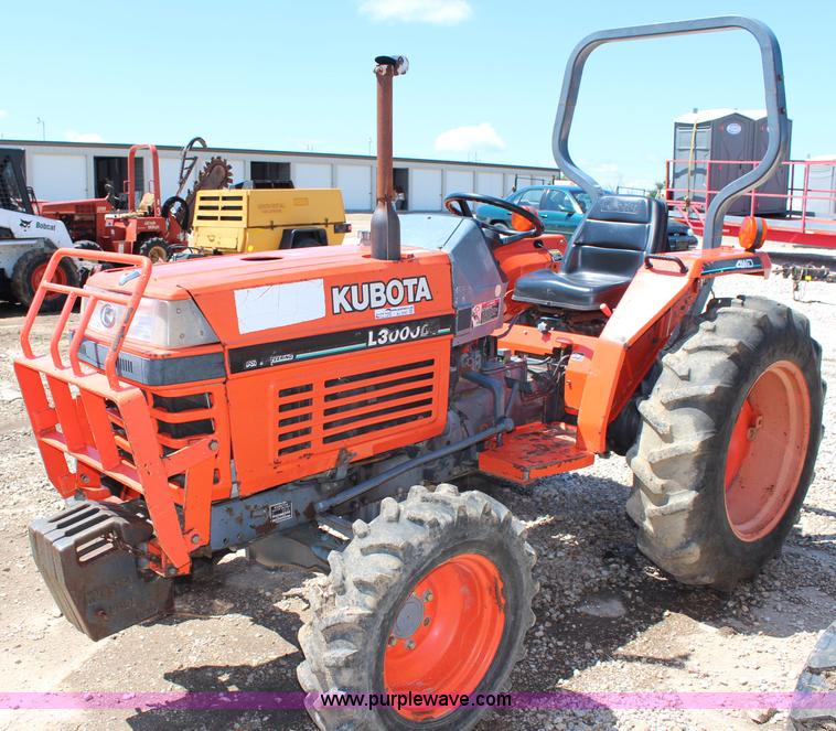 image for item AJ9767 Kubota L3000D MFWD tractor