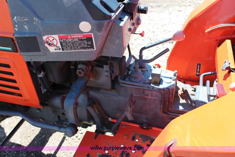 image for item AJ9767 Kubota L3000D MFWD tractor