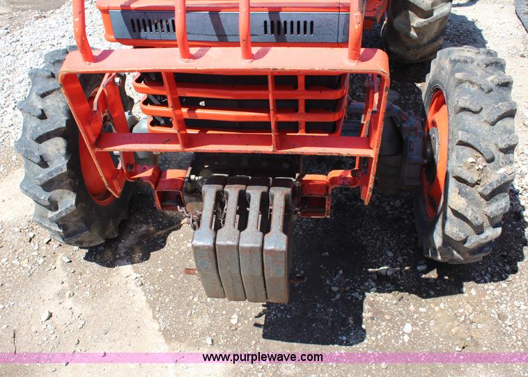 image for item AJ9767 Kubota L3000D MFWD tractor