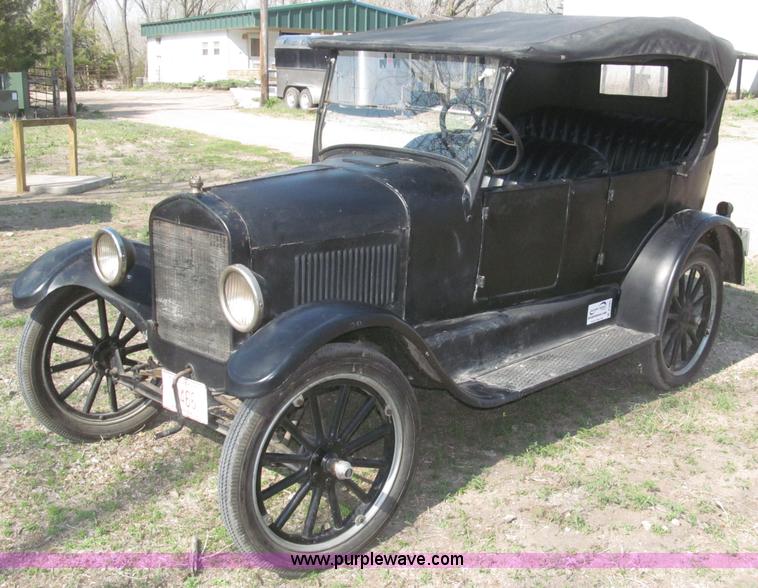 image for item B5483 1926 Ford Model T Touring car