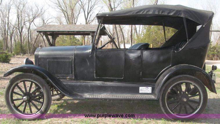 image for item B5483 1926 Ford Model T Touring car