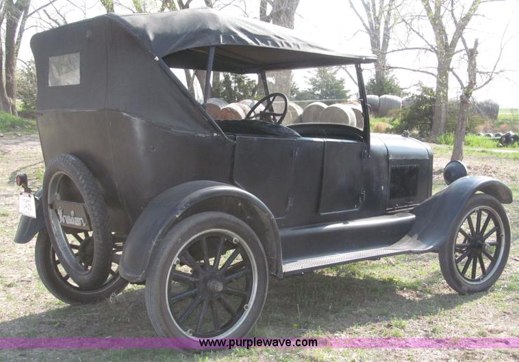 image for item B5483 1926 Ford Model T Touring car