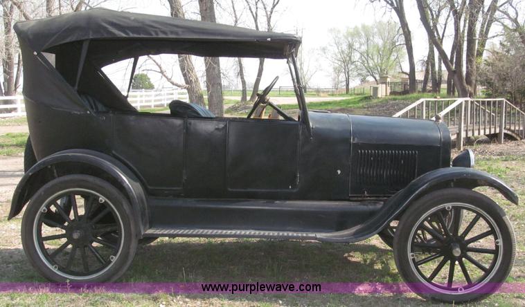 image for item B5483 1926 Ford Model T Touring car