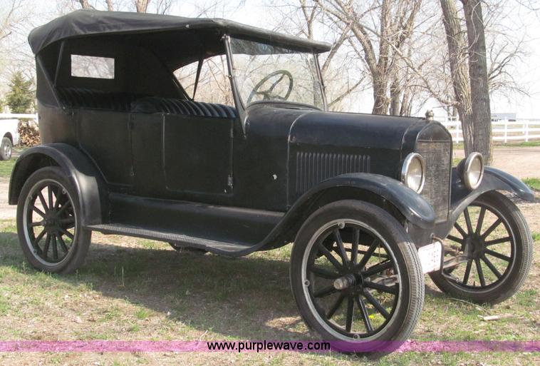 image for item B5483 1926 Ford Model T Touring car