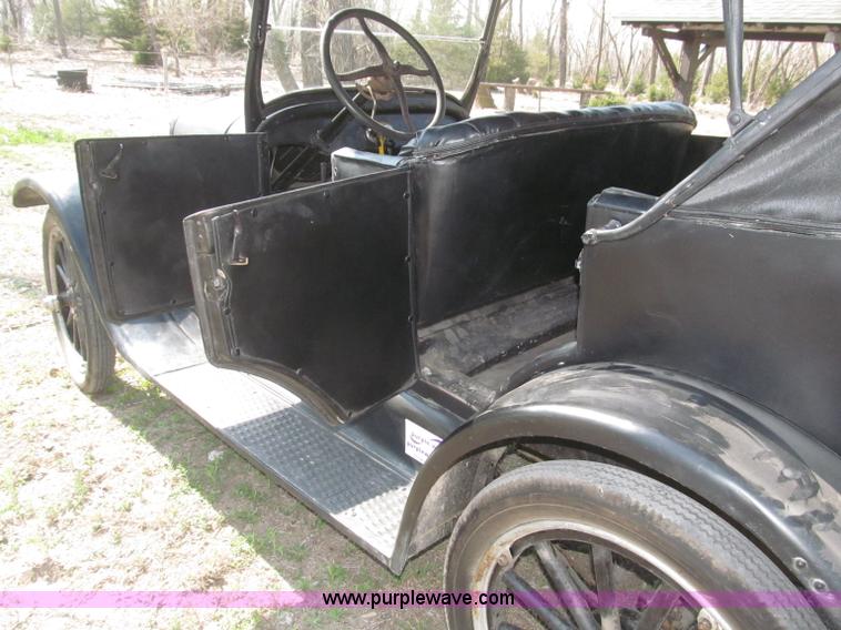 image for item B5483 1926 Ford Model T Touring car