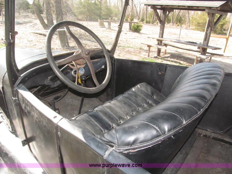 image for item B5483 1926 Ford Model T Touring car