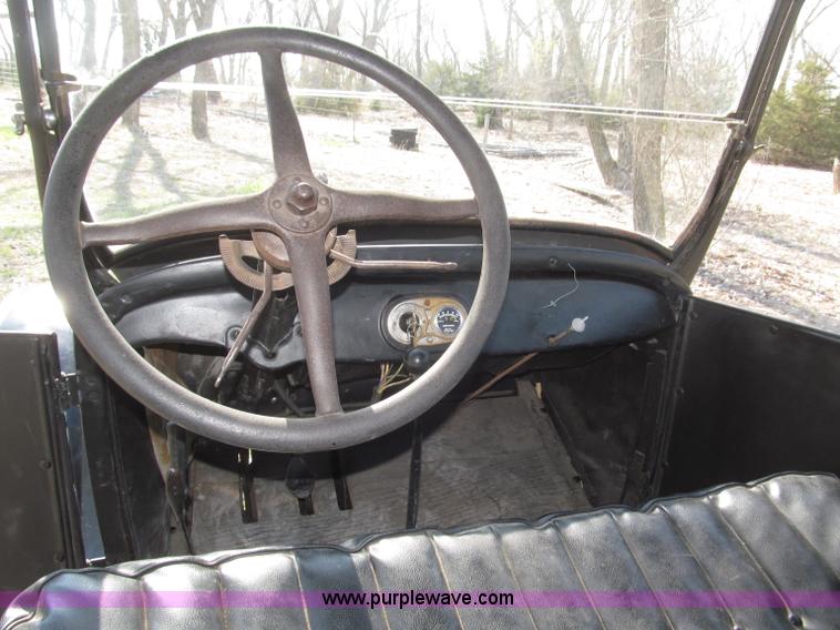 image for item B5483 1926 Ford Model T Touring car