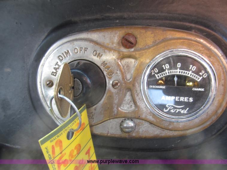 image for item B5483 1926 Ford Model T Touring car