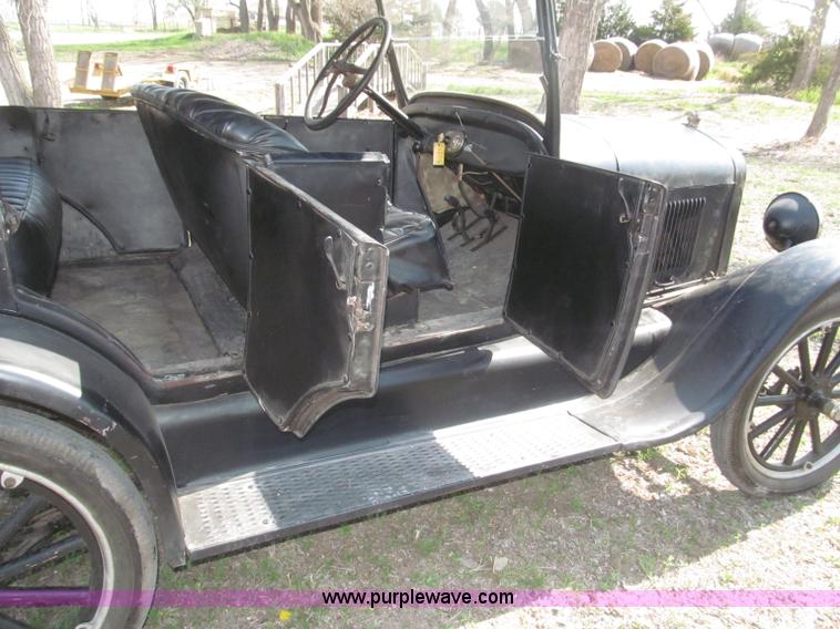 image for item B5483 1926 Ford Model T Touring car