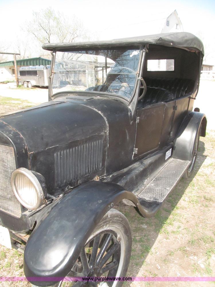 image for item B5483 1926 Ford Model T Touring car