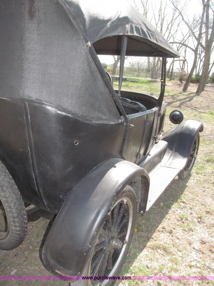 image for item B5483 1926 Ford Model T Touring car