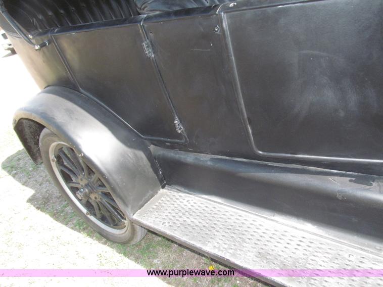 image for item B5483 1926 Ford Model T Touring car