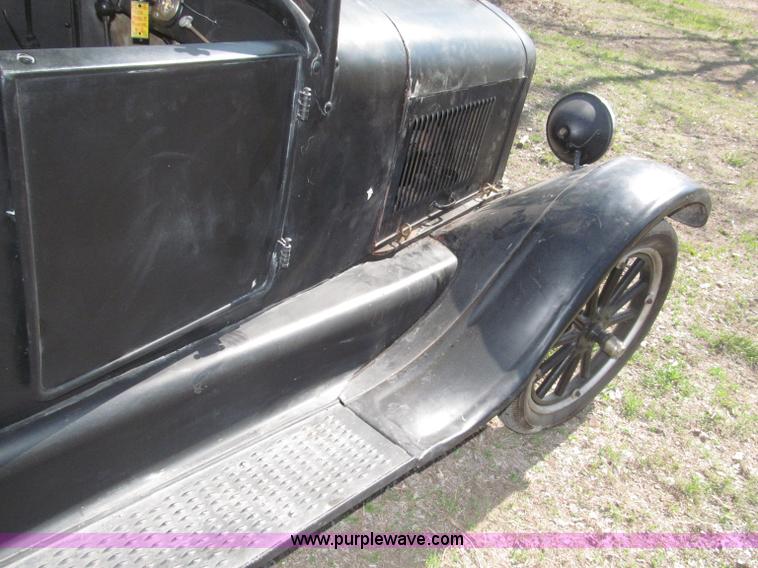 image for item B5483 1926 Ford Model T Touring car