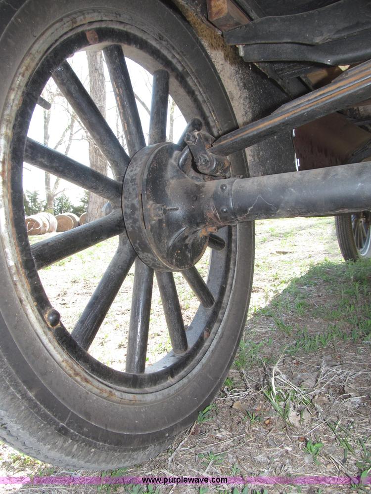 image for item B5483 1926 Ford Model T Touring car