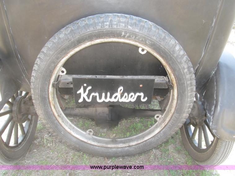 image for item B5483 1926 Ford Model T Touring car