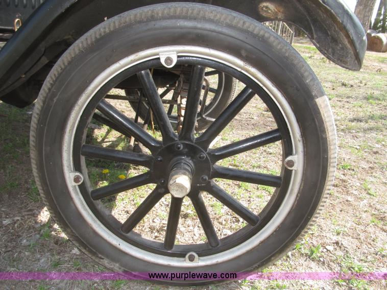 image for item B5483 1926 Ford Model T Touring car