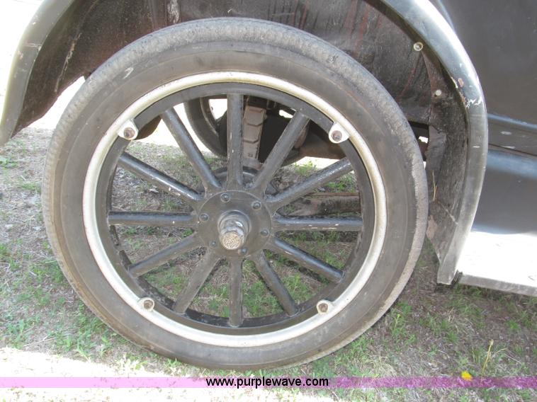 image for item B5483 1926 Ford Model T Touring car