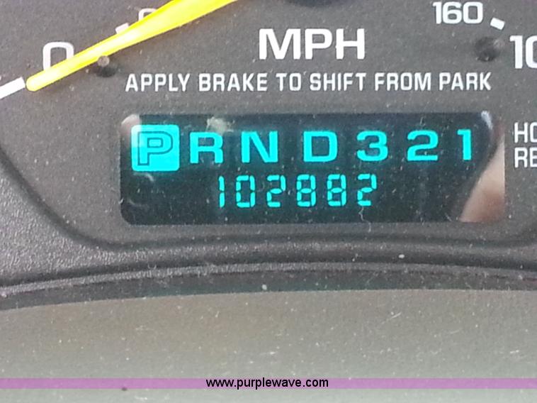 image for item C1127 2001 Chevrolet S10 Extended Cab pickup truck