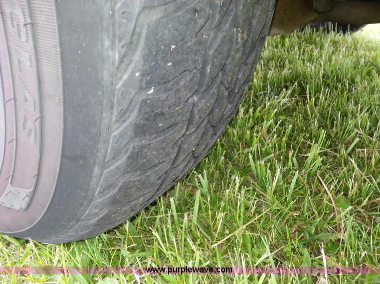 image for item C1127 2001 Chevrolet S10 Extended Cab pickup truck