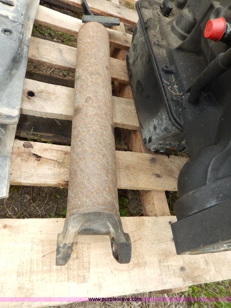 image for item D8106 Ford 4R100 transmission