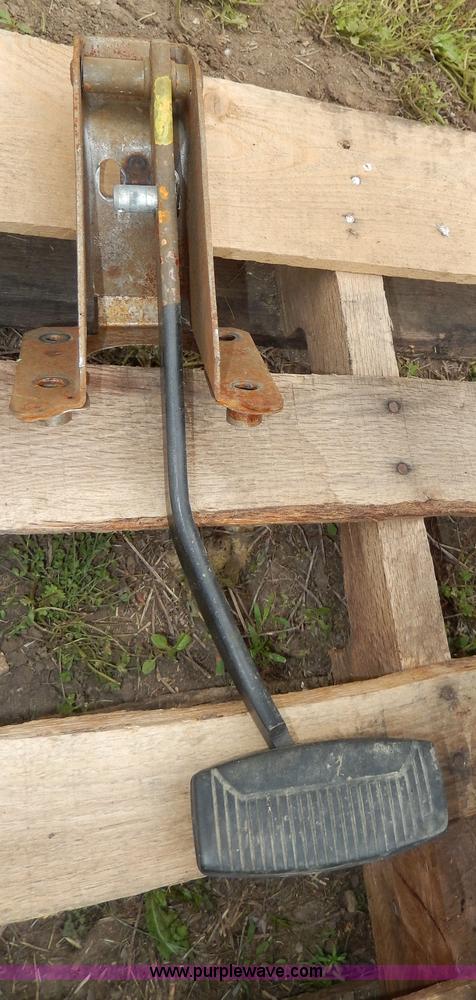 image for item D8106 Ford 4R100 transmission