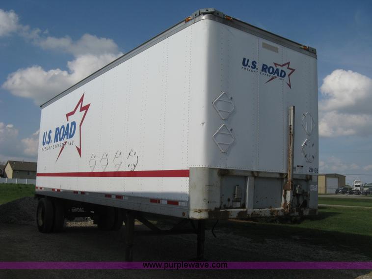 image for item D8286 1992 Fruehauf 28.5' dry van trailer