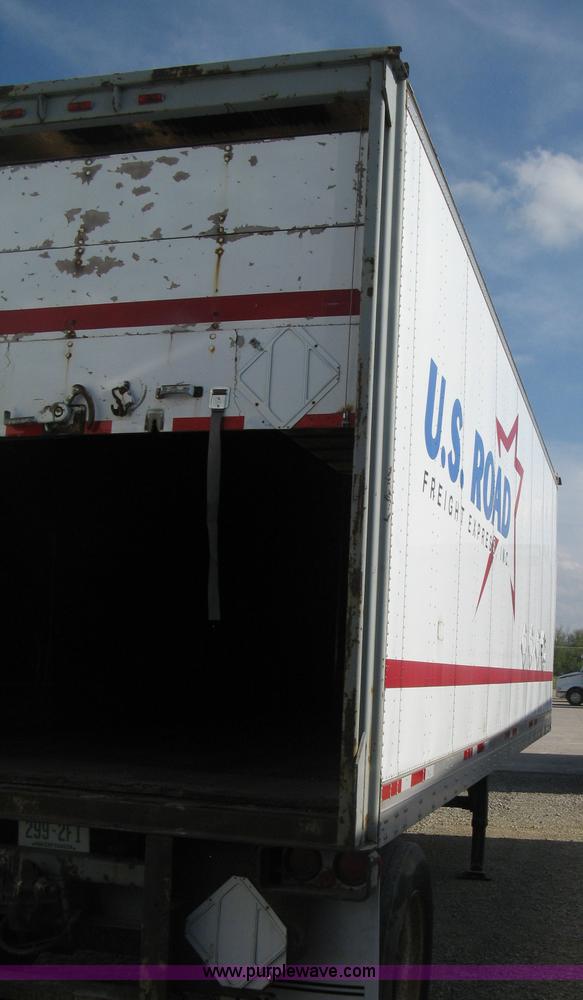 image for item D8286 1992 Fruehauf 28.5' dry van trailer