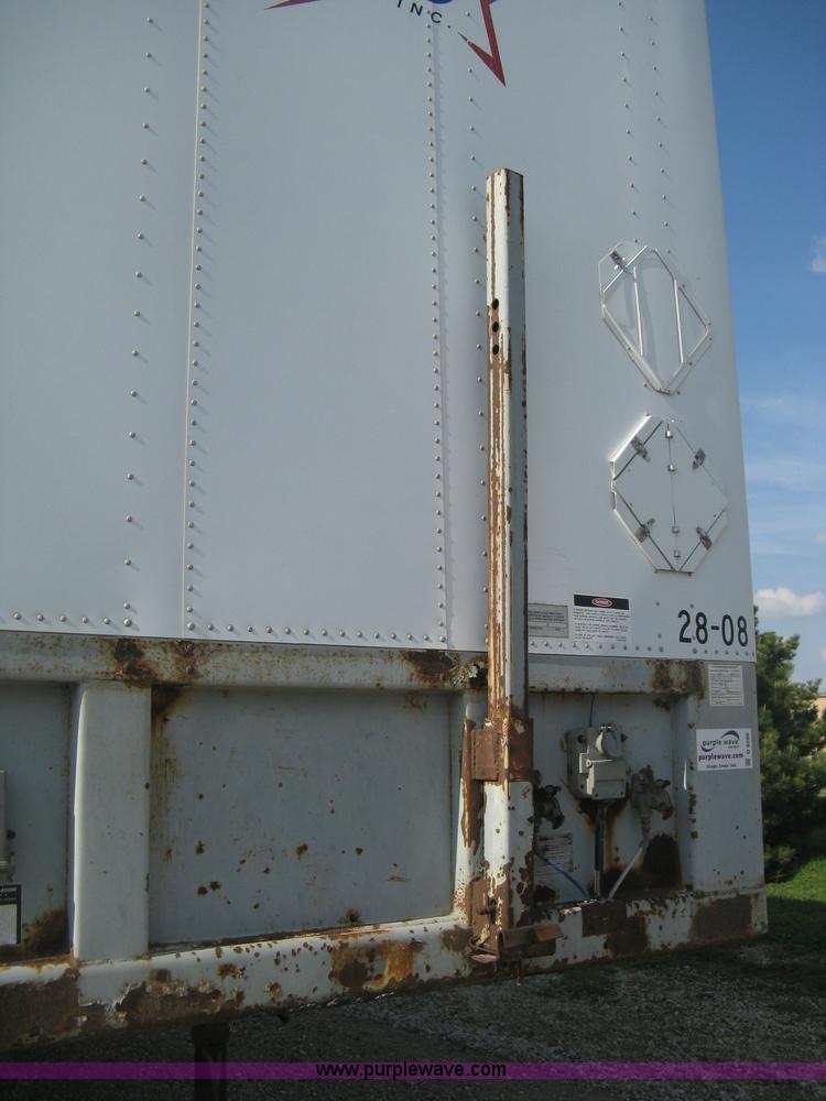 image for item D8286 1992 Fruehauf 28.5' dry van trailer