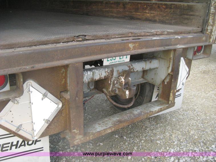 image for item D8286 1992 Fruehauf 28.5' dry van trailer