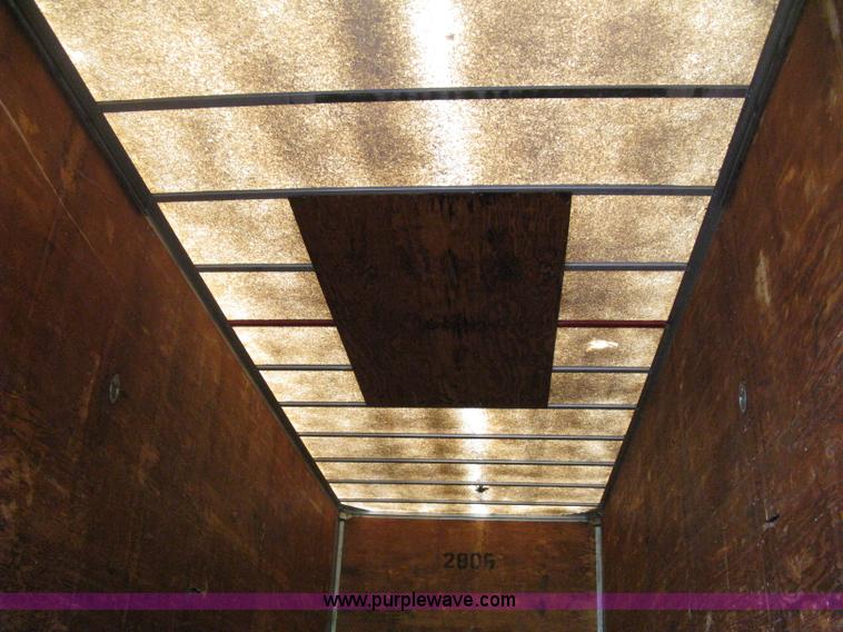 image for item D8286 1992 Fruehauf 28.5' dry van trailer