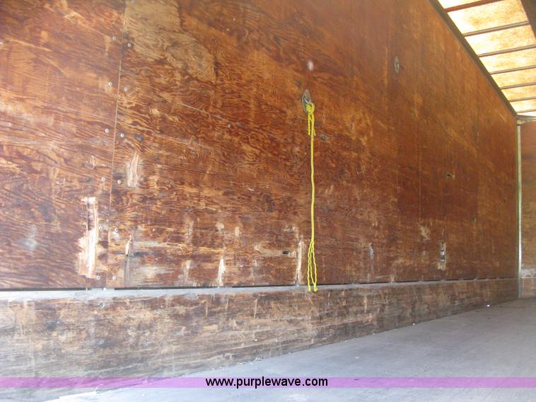 image for item D8286 1992 Fruehauf 28.5' dry van trailer