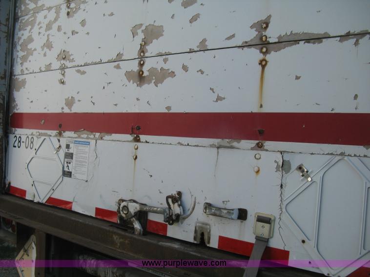 image for item D8286 1992 Fruehauf 28.5' dry van trailer