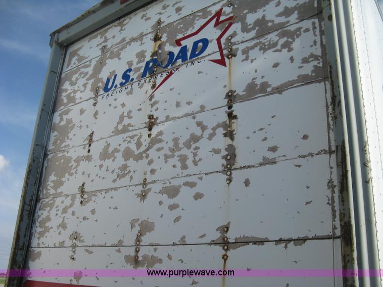 image for item D8286 1992 Fruehauf 28.5' dry van trailer