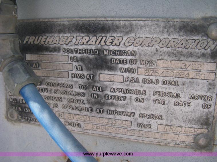 image for item D8286 1992 Fruehauf 28.5' dry van trailer